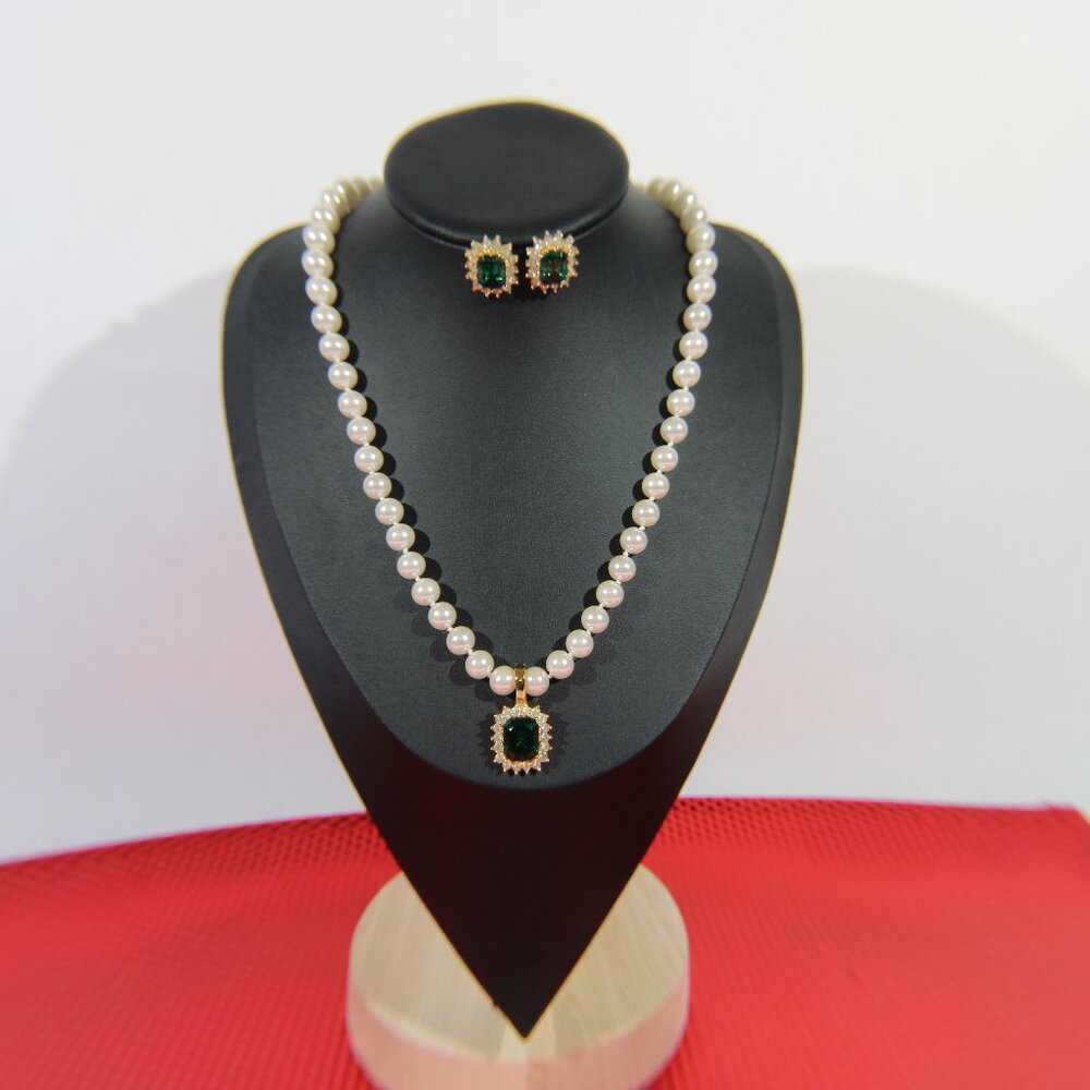 Vintage Roman Faux Emerald and Pearl Necklace and Earring Set